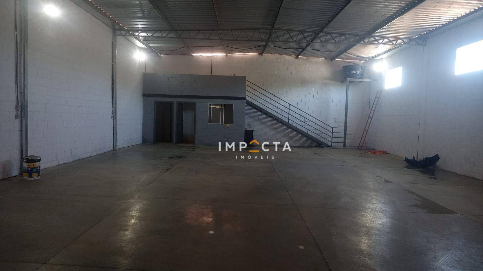 Depósito-Galpão-Armazém para alugar, 240m² - Foto 1