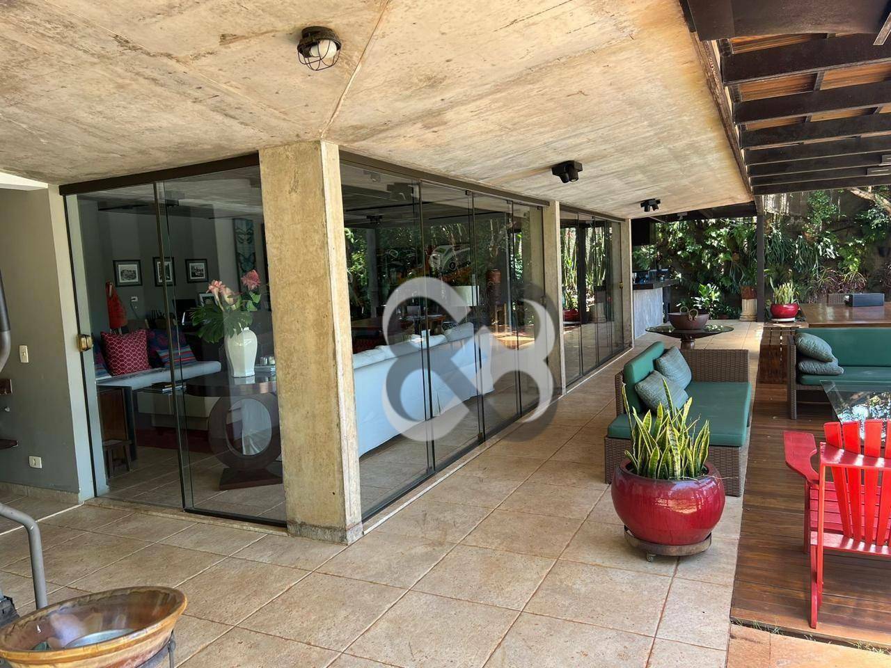 Casa para alugar com 6 quartos, 600m² - Foto 12