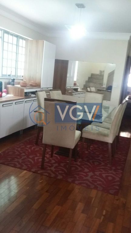 Casa à venda com 3 quartos, 144m² - Foto 2