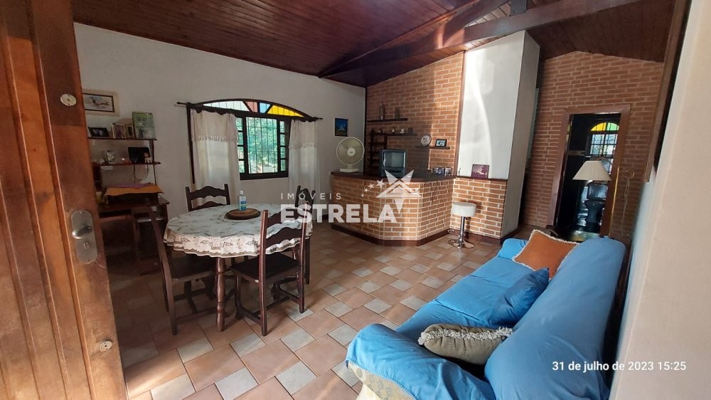 Casa à venda com 3 quartos, 209m² - Foto 1