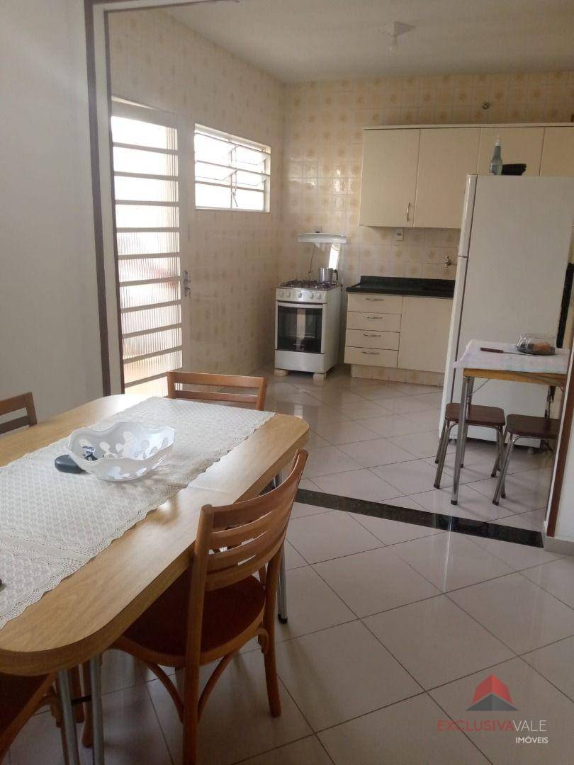 Casa à venda com 4 quartos, 150m² - Foto 2