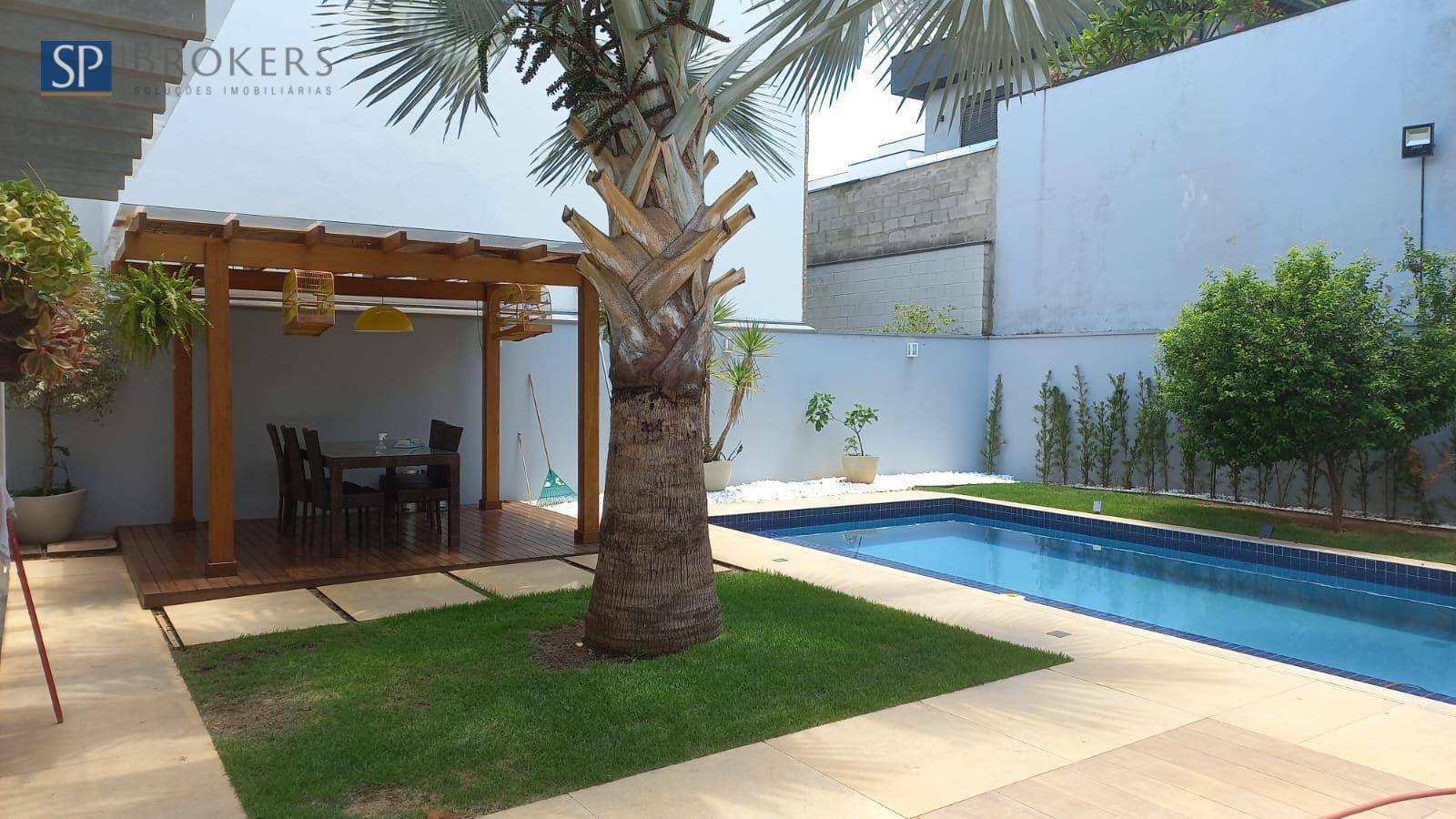 Casa de Condomínio à venda com 3 quartos, 250m² - Foto 1