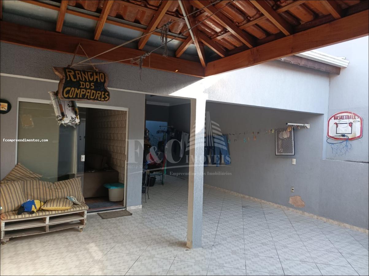 Casa à venda com 2 quartos, 140m² - Foto 2