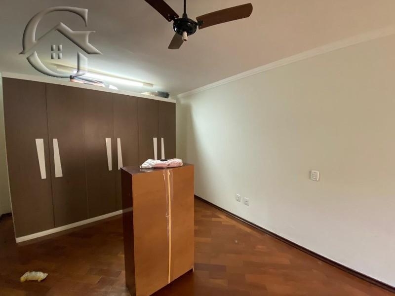 Casa para alugar com 4 quartos, 250m² - Foto 16