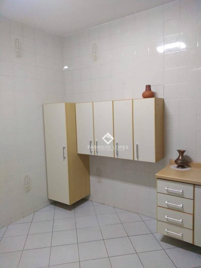 Casa para alugar com 3 quartos, 120m² - Foto 3