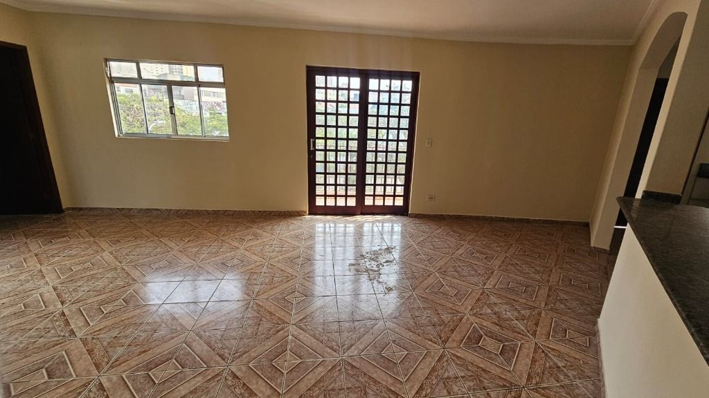 Apartamento para alugar com 3 quartos, 120m² - Foto 12