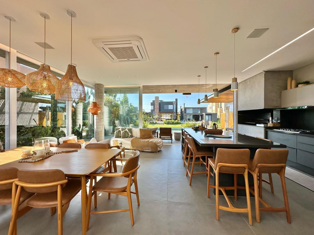 Casa de Condomínio à venda com 4 quartos, 270m² - Foto 9