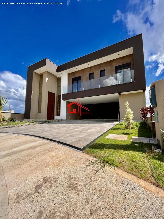 Casa de Condomínio à venda com 4 quartos, 315m² - Foto 3