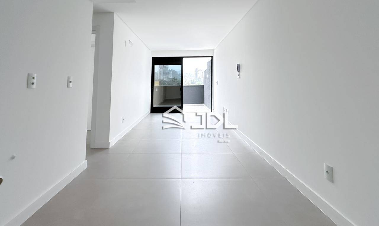 Apartamento à venda com 2 quartos, 121m² - Foto 1