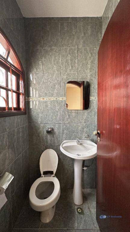 Casa para alugar com 3 quartos, 152m² - Foto 26