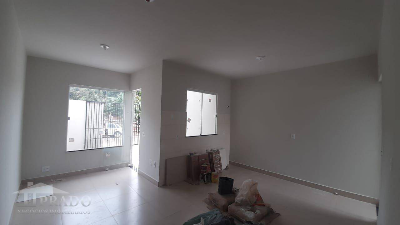 Casa à venda com 2 quartos, 49m² - Foto 4