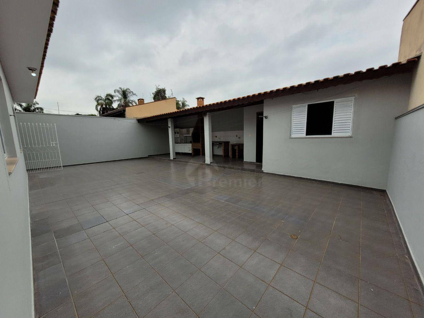 Casa para alugar com 4 quartos, 206m² - Foto 27