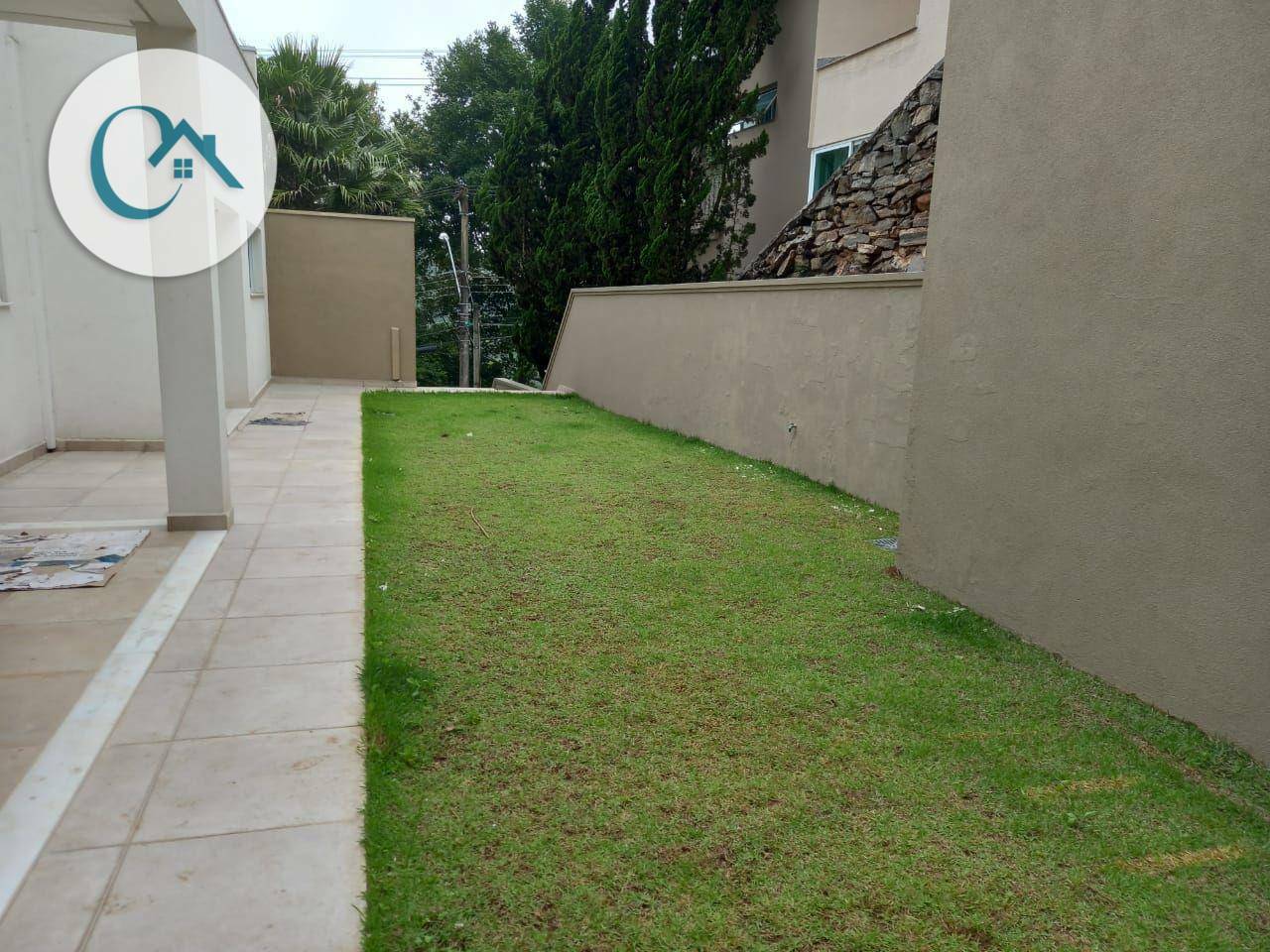 Casa de Condomínio à venda com 3 quartos, 250m² - Foto 3