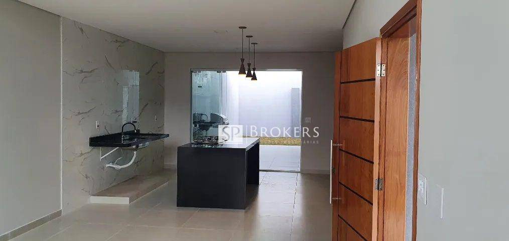 Casa à venda com 3 quartos, 150m² - Foto 1