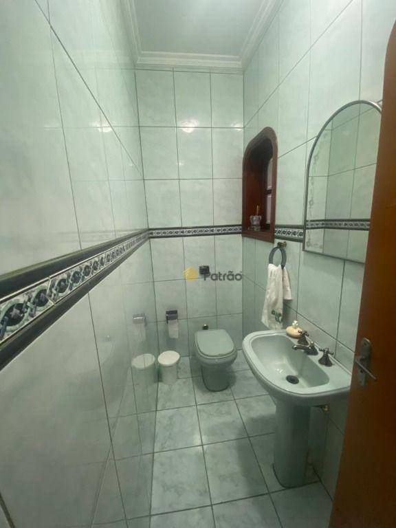 Sobrado à venda com 3 quartos, 314m² - Foto 4