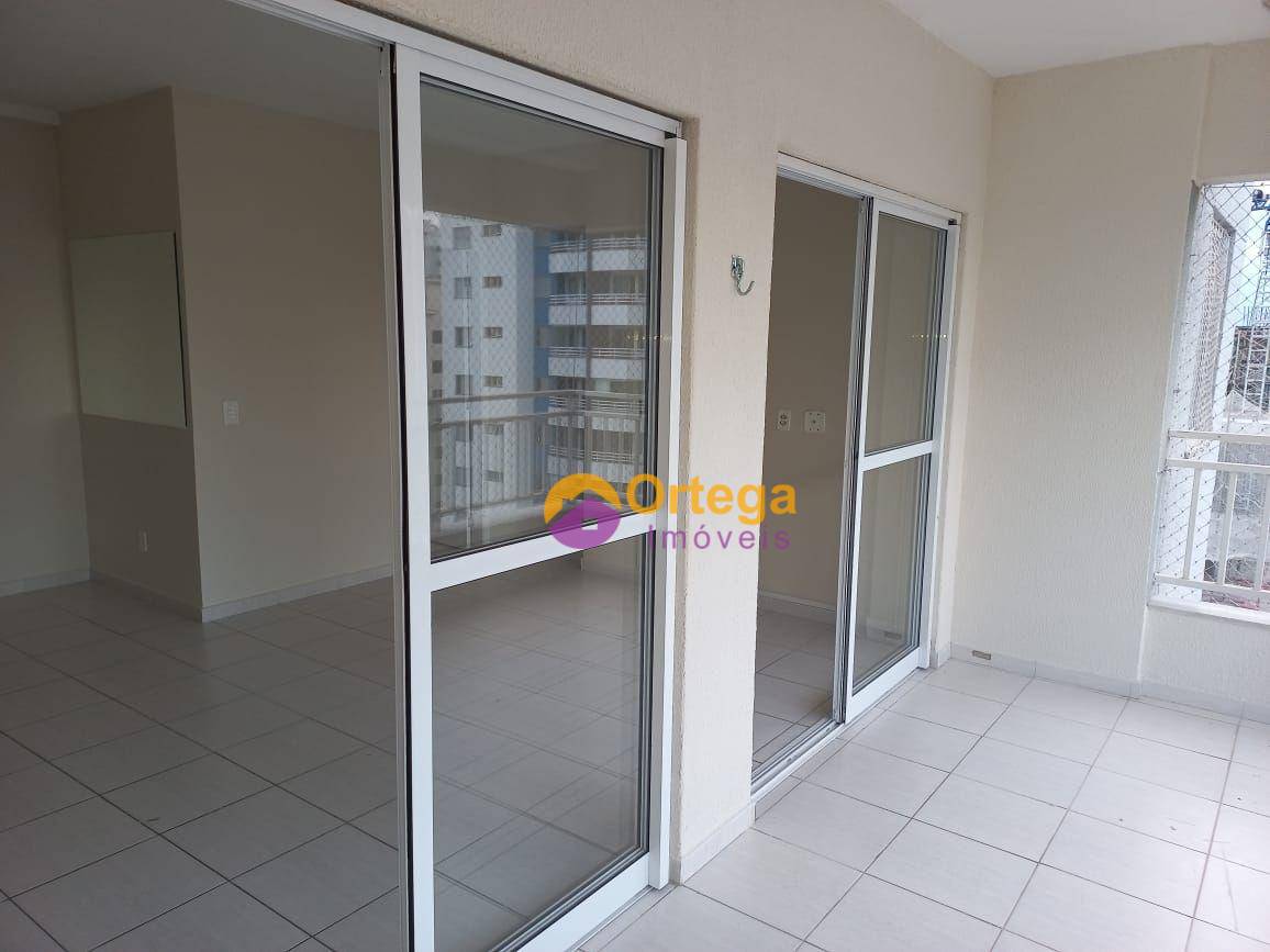 Apartamento à venda com 2 quartos, 72m² - Foto 11