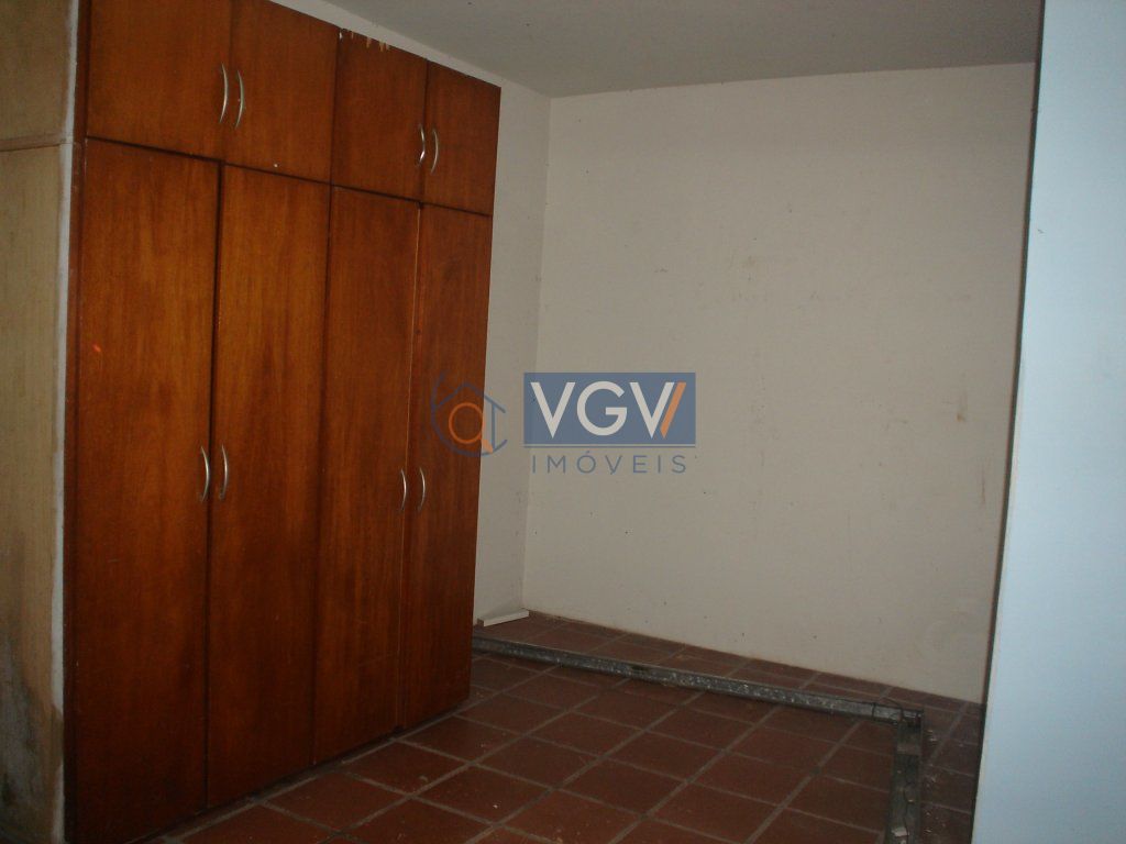 Casa à venda e aluguel com 4 quartos, 300m² - Foto 8