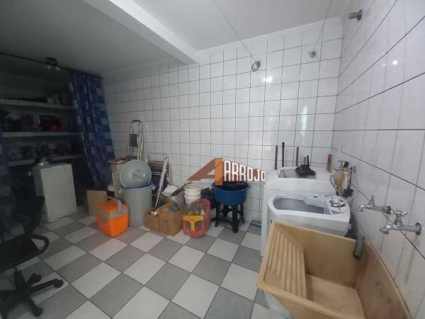 Sobrado à venda com 3 quartos, 240m² - Foto 27