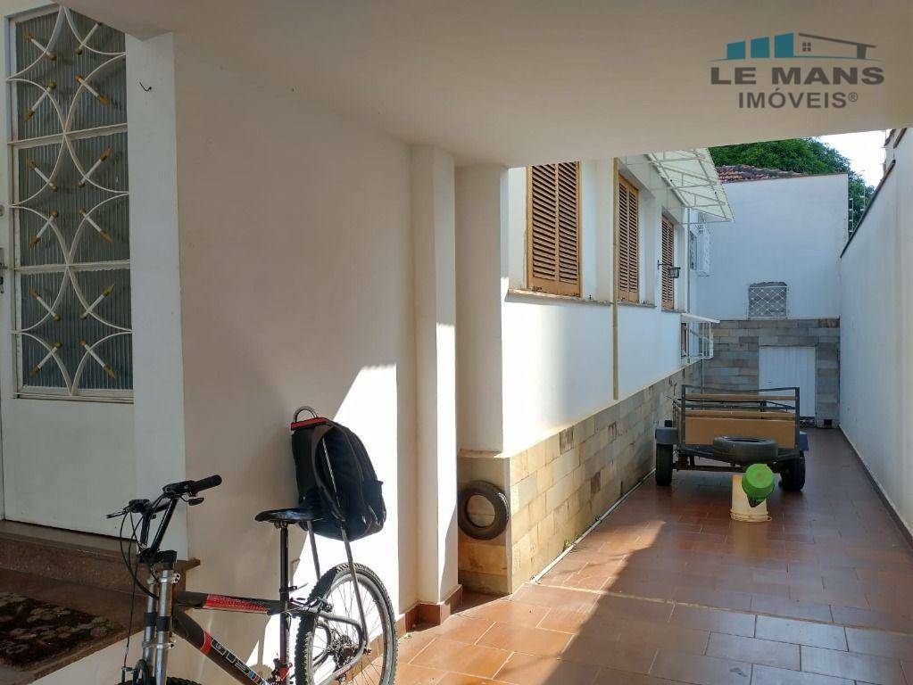 Casa à venda com 4 quartos, 232m² - Foto 2