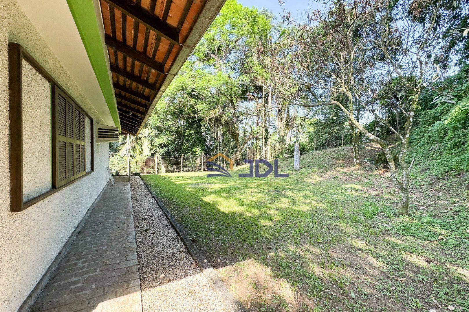 Casa à venda com 3 quartos, 306m² - Foto 26