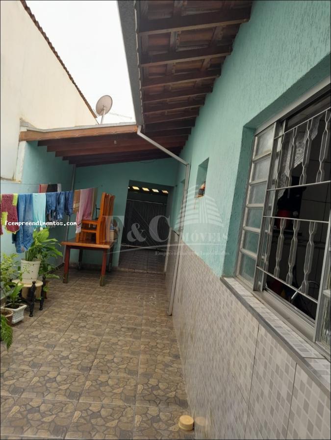 Casa à venda com 2 quartos, 140m² - Foto 2