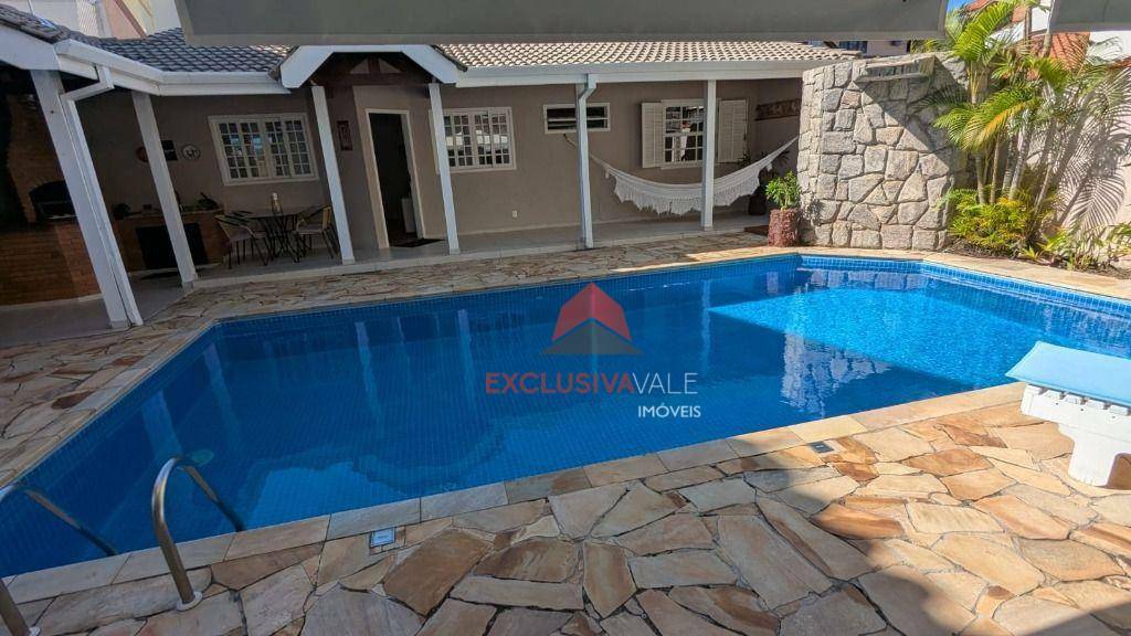 Casa de Condomínio para alugar com 4 quartos, 320m² - Foto 5