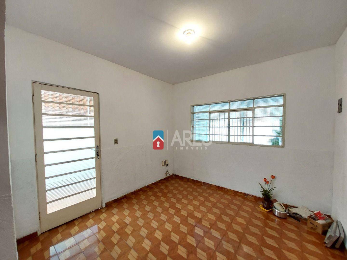 Casa à venda com 2 quartos, 150m² - Foto 2