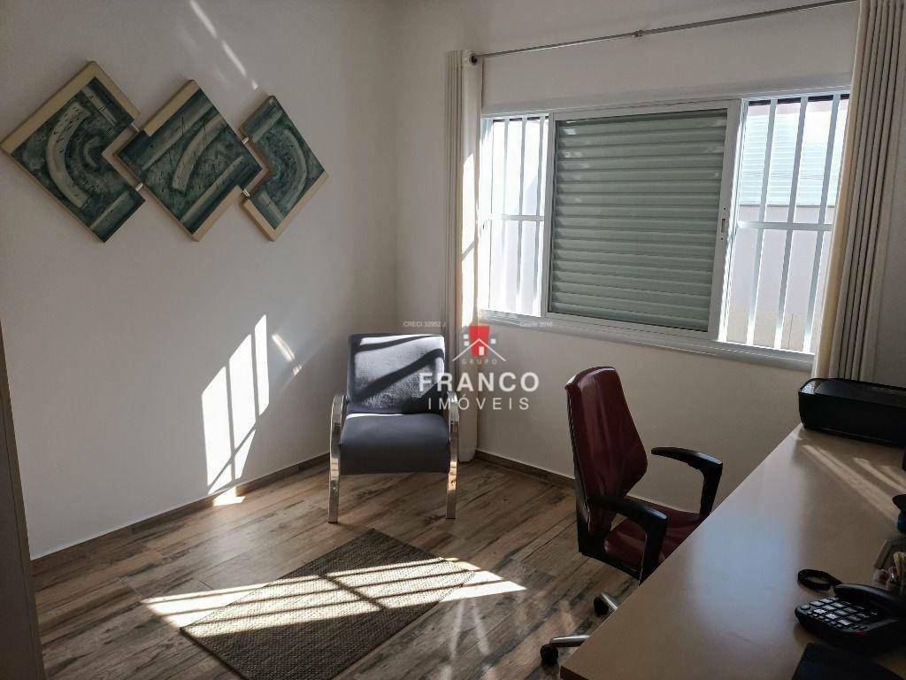 Casa à venda com 3 quartos, 217m² - Foto 13