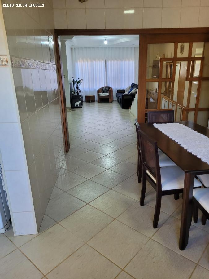 Casa à venda com 3 quartos, 500m² - Foto 4