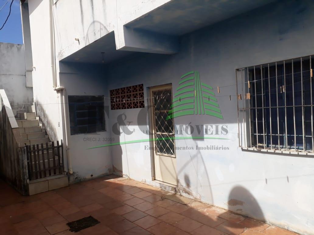 Casa à venda com 3 quartos, 220m² - Foto 1