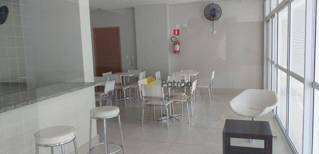 Cobertura para alugar com 3 quartos, 200m² - Foto 17