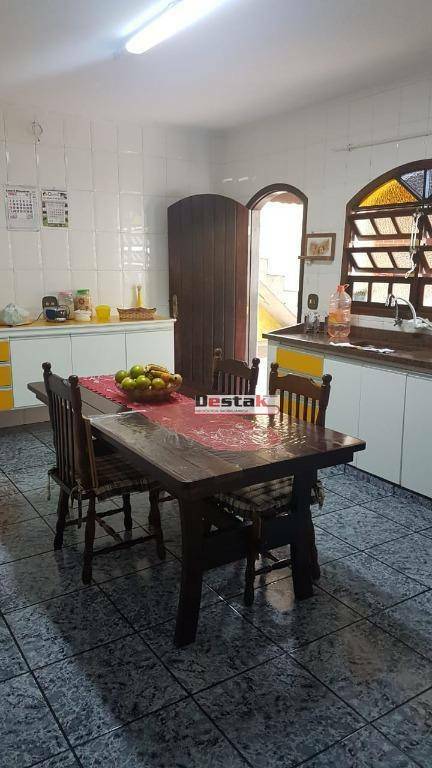 Sobrado à venda com 2 quartos, 180m² - Foto 11