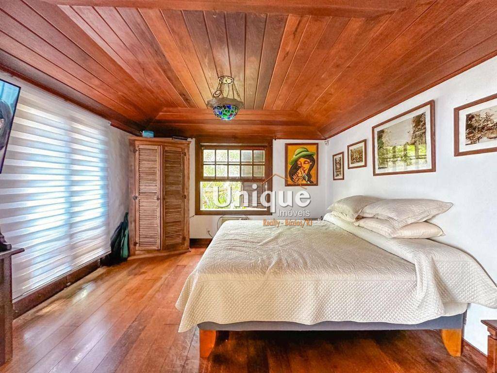 Casa à venda com 4 quartos, 360m² - Foto 29