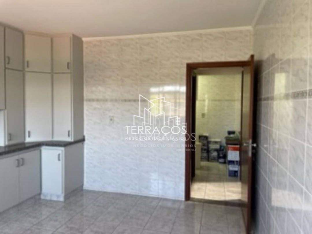 Casa para alugar com 4 quartos, 396m² - Foto 8