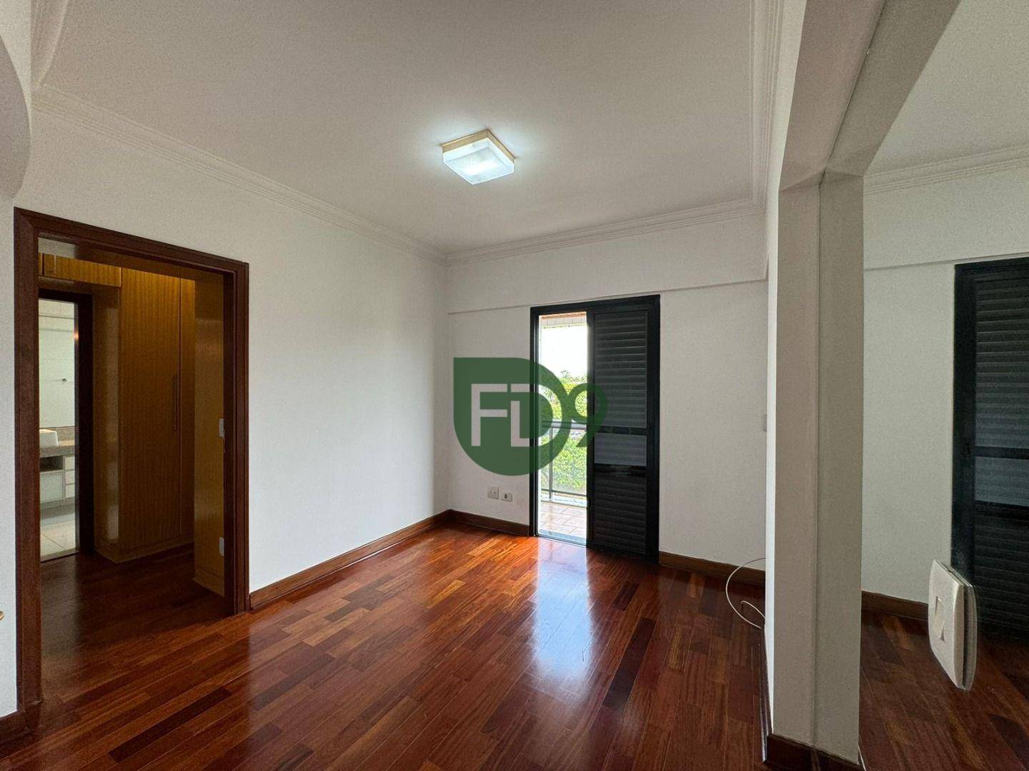 Apartamento à venda com 3 quartos, 130m² - Foto 19