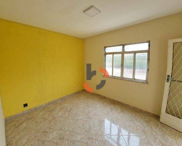 Casa à venda com 6 quartos, 176m² - Foto 2