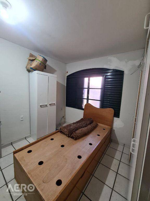 Casa à venda com 3 quartos, 214m² - Foto 14