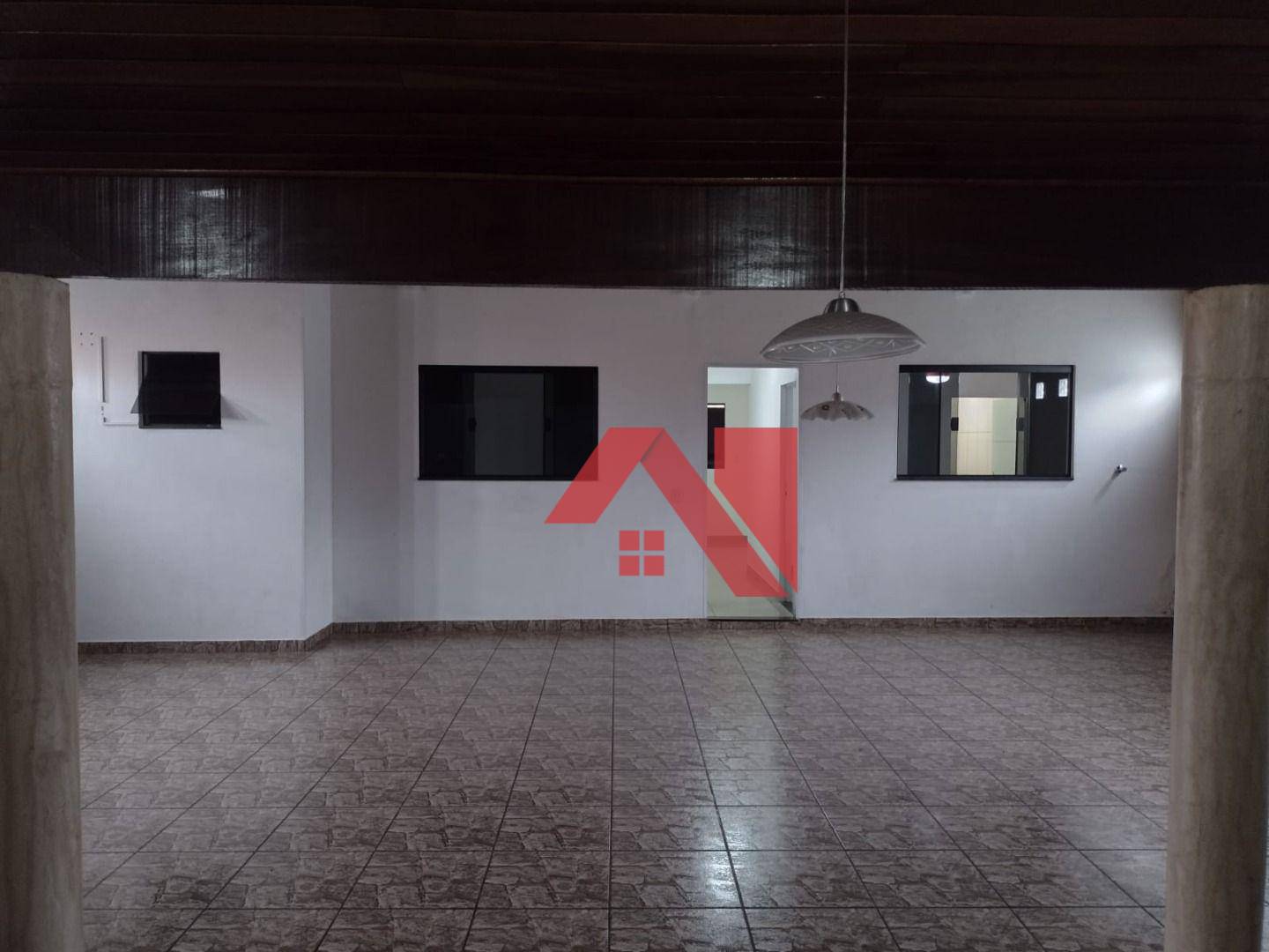 Casa à venda com 2 quartos, 160m² - Foto 1