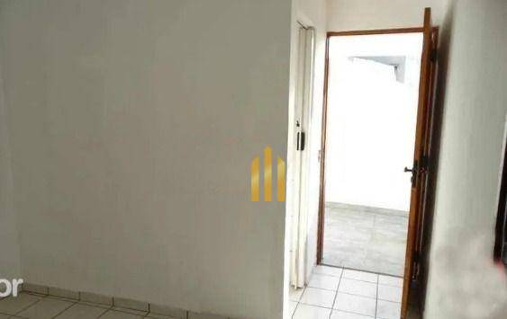 Casa à venda com 3 quartos, 200m² - Foto 2