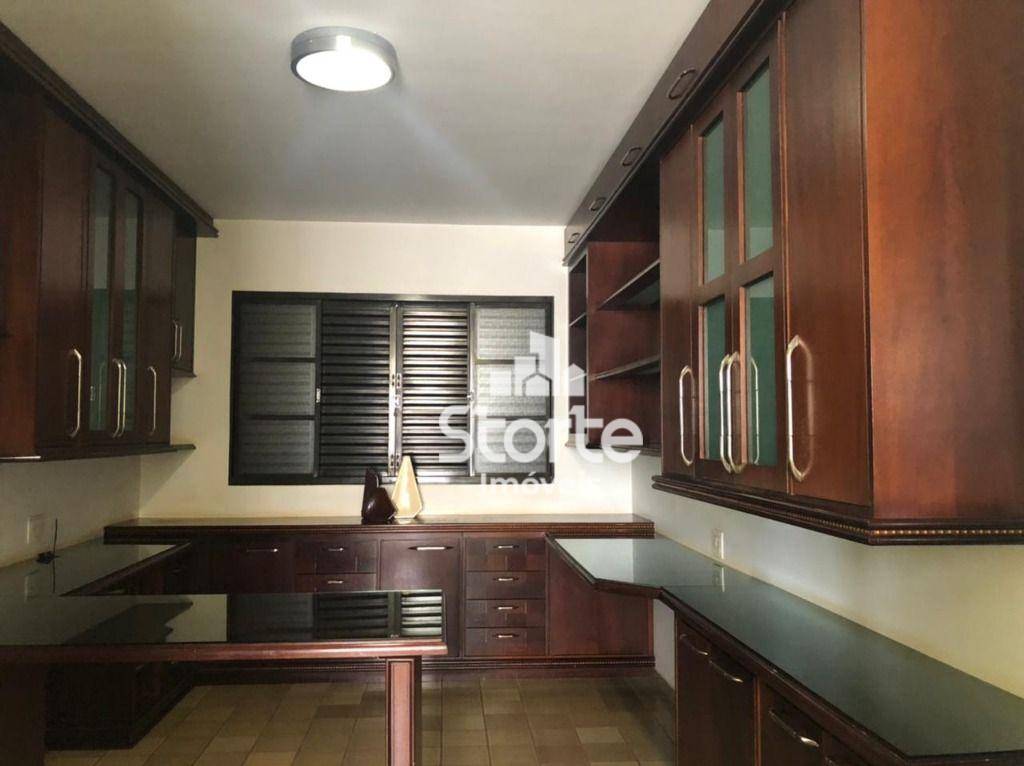 Casa à venda com 4 quartos, 319m² - Foto 19