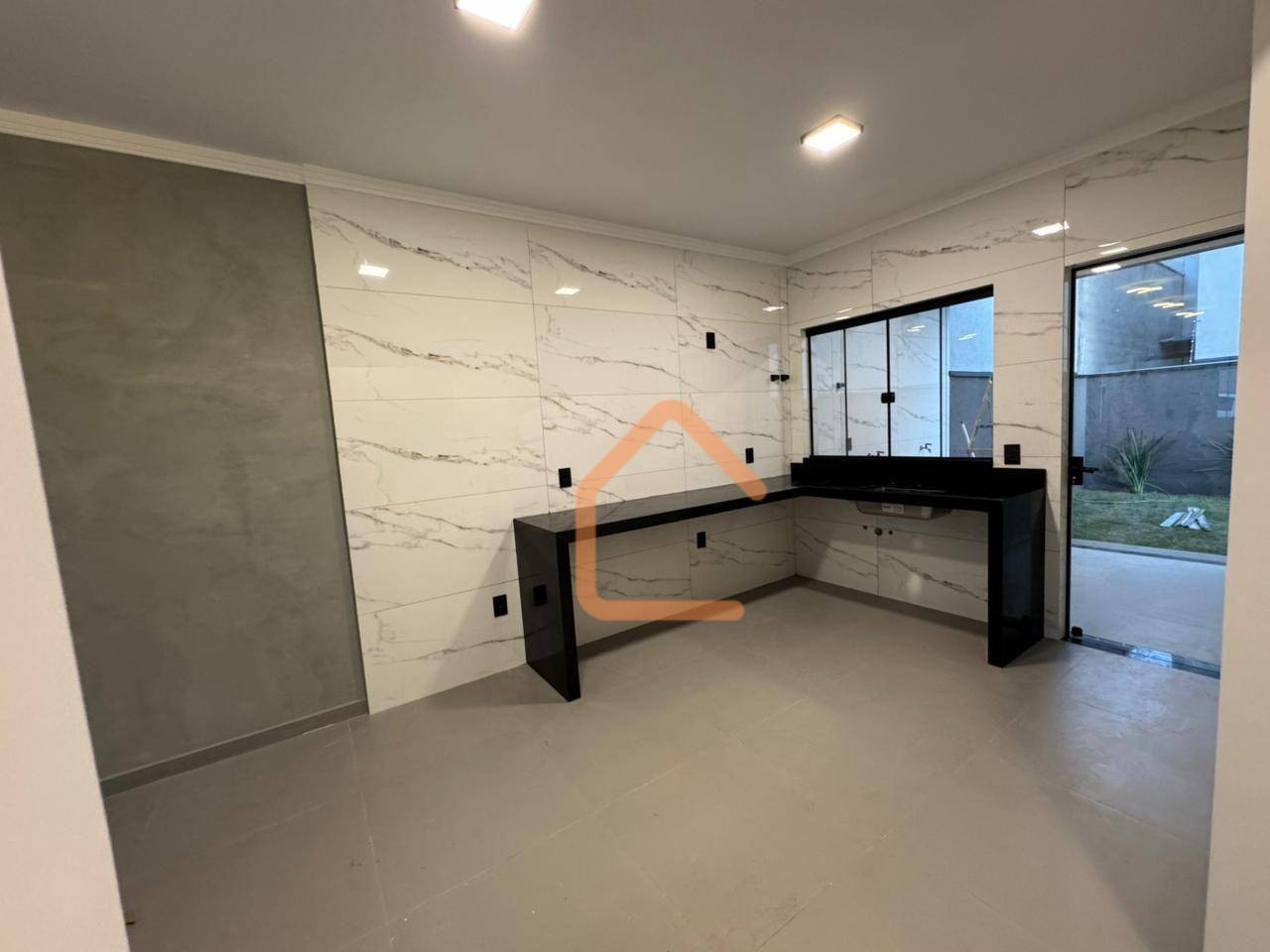 Casa à venda com 3 quartos, 92m² - Foto 2