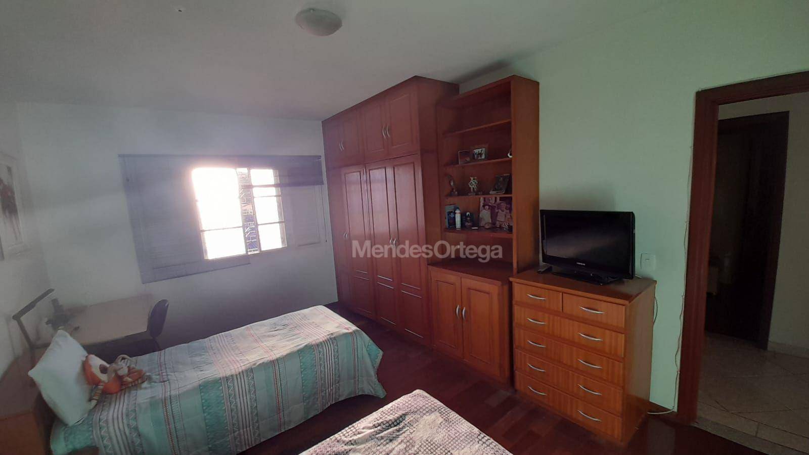 Casa à venda com 4 quartos, 360m² - Foto 14