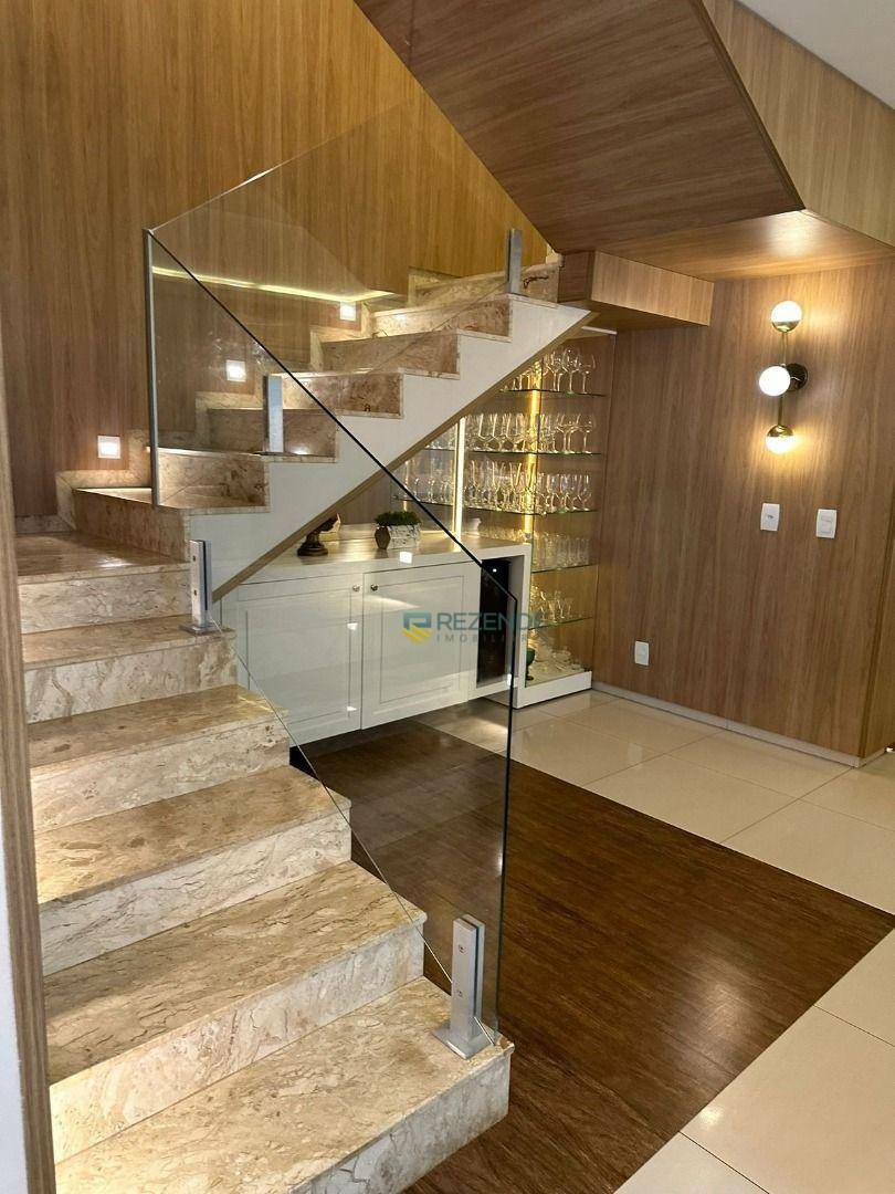 Sobrado à venda com 3 quartos, 237m² - Foto 1