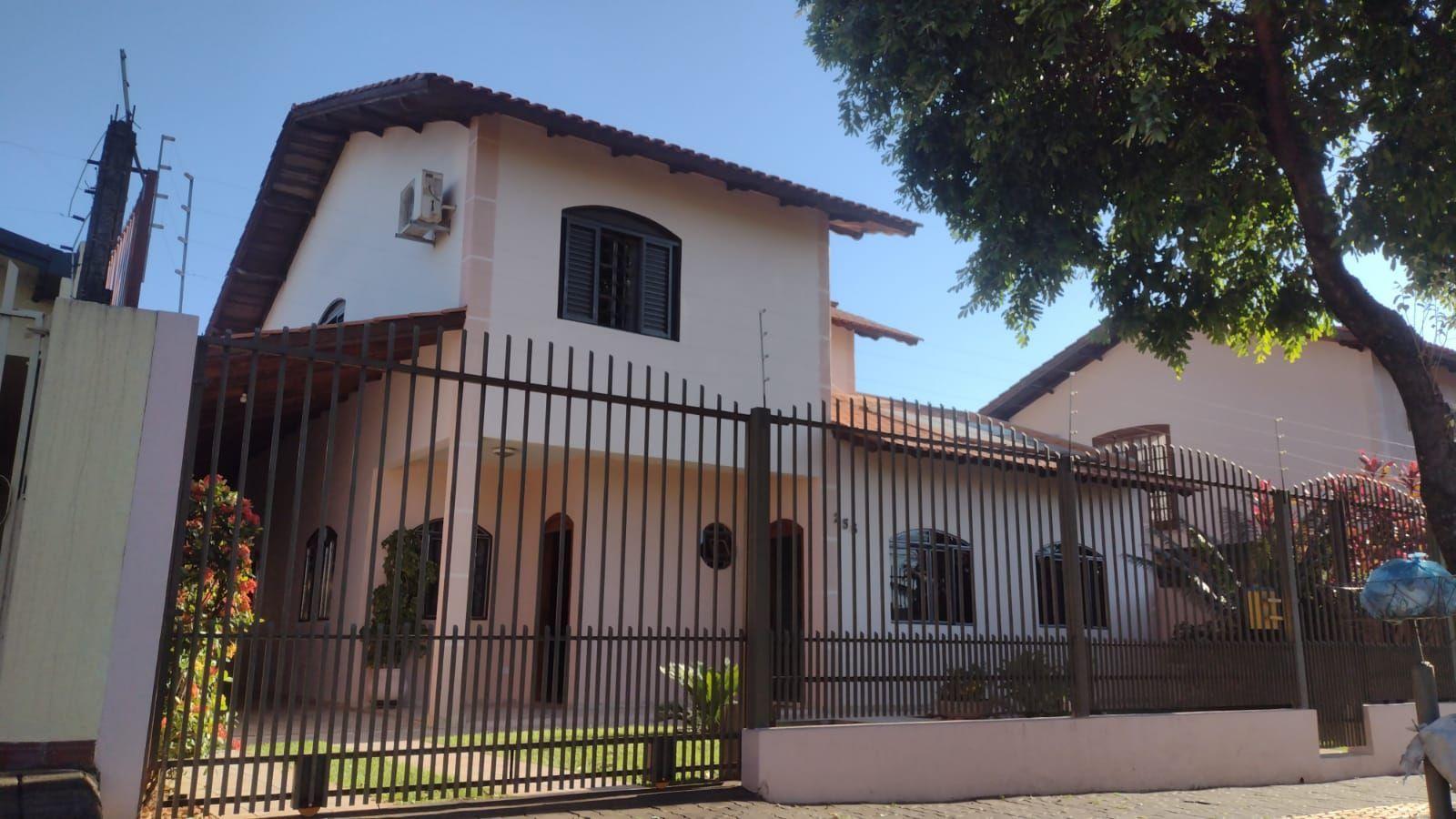 Sobrado à venda com 3 quartos, 270m² - Foto 1