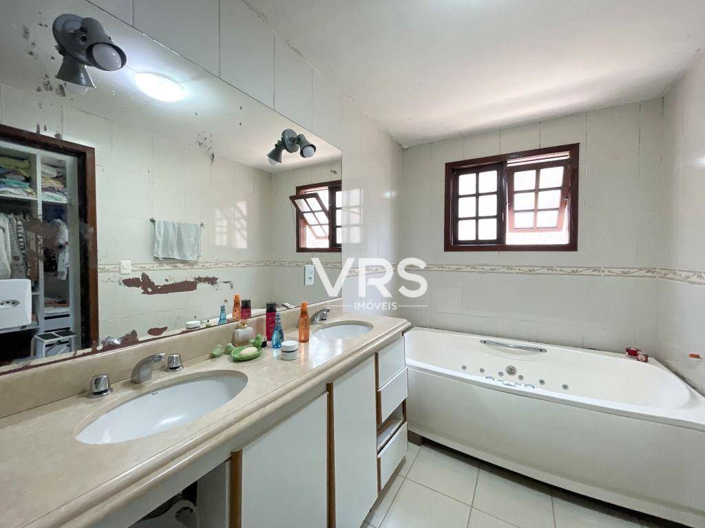 Casa de Condomínio à venda com 4 quartos, 216m² - Foto 25