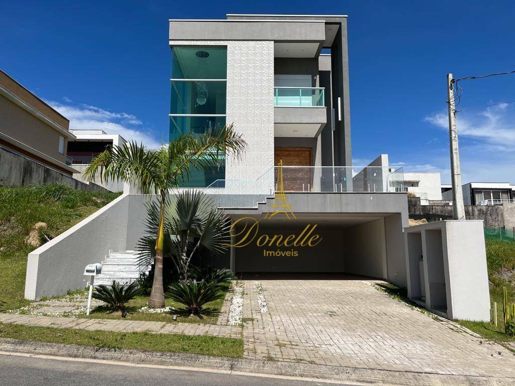 Sobrado à venda com 4 quartos, 350m² - Foto 1