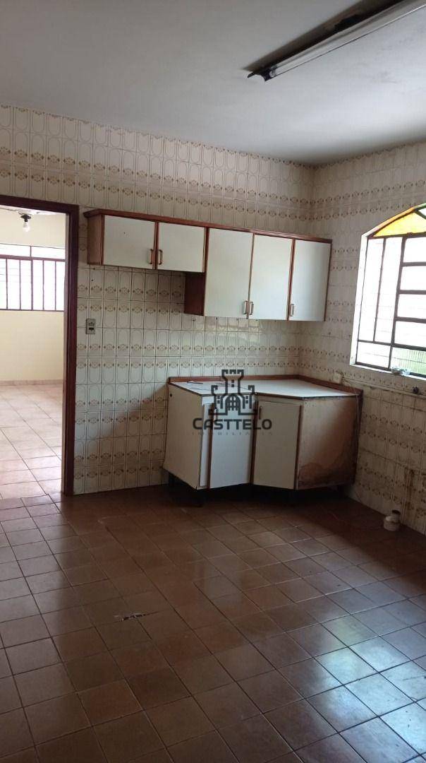 Casa à venda com 3 quartos, 320m² - Foto 10