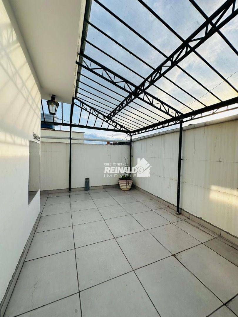 Casa para alugar com 3 quartos, 250m² - Foto 11