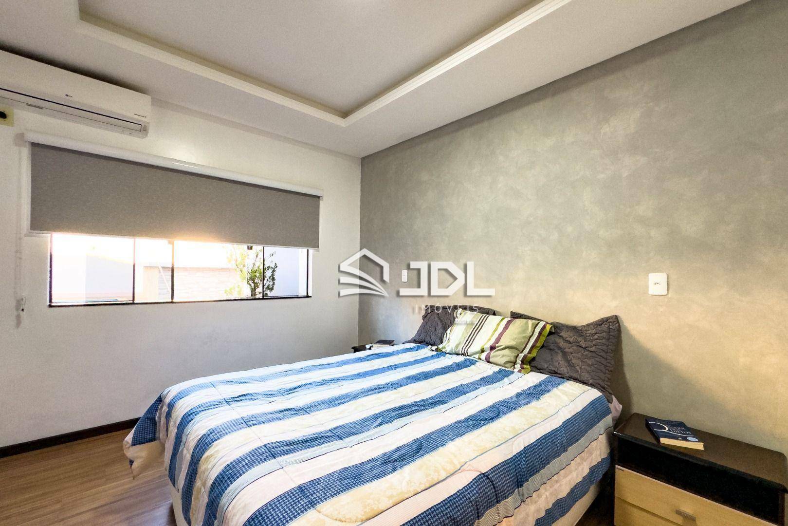 Casa à venda com 4 quartos, 250m² - Foto 16