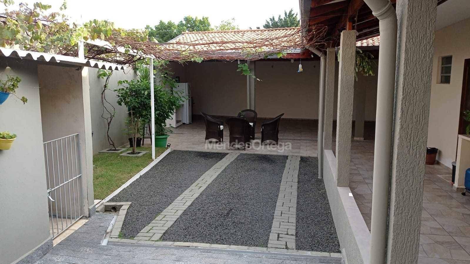 Casa à venda com 2 quartos, 190m² - Foto 11